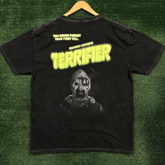 Bloody Disgusting X Terrifier Glow in the Dark Horror Tshirt size XL - Picture 1 of 5